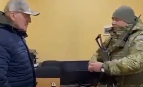 Ουκρανία: Ουκρανός στρατιωτικός έδωσε «30 αργύρια» στον Λευκορώσο πρέσβη στο Κίεβο