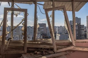 Ουκρανία: Τουλάχιστον ένας νεκρός και τέσσερις τραυματίες από χτύπημα σε πολυκατοικία στο Κίεβο - ΒΙΝΤΕΟ