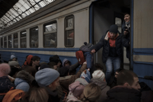 Ουκρανία: 1 εκατ. πρόσφυγες εγκαταλείπουν τη χώρα - ΦΩΤΟ