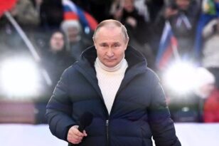 Βλαντιμίρ Πούτιν: Με μπουφάν 12.000 ευρώ μίλησε στην φιλοπολεμική φιέστα του στη Μόσχα