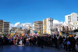 Πατρινό Καρναβάλι 2022: Κυριακή χωρίς παρέλαση αλλά με άρματα και Σοκολατοπόλεμο! ΦΩΤΟ - ΒΙΝΤΕΟ