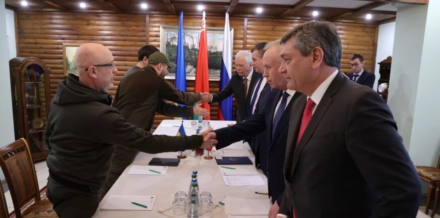 Πόλεμος στην Ουκρανία: Προσχέδιο συμφωνίας 15 σημείων - «Εγκληματίας πολέμου» ο Πούτιν δήλωσε ο Μπάιντεν - ΟΛΕΣ ΟΙ ΕΞΕΛΙΞΕΙΣ