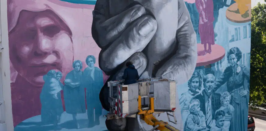 Πάτρα: Ο Κλεομένης Κωστόπουλος σε νέα δημιουργία – Μία τοιχογραφία για την εβραϊκή κοινότητα της Ζακύνθου – ΦΩΤΟ