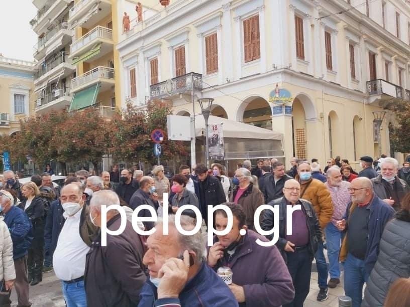 Πάτρα - Τσίπρας: «Ζούμε σε εποχή οικονομικής λεηλασίας των νοικοκυριών»- Επαφές με επαγγελματίες και πολίτες ΦΩΤΟ - ΒΙΝΤΕΟ