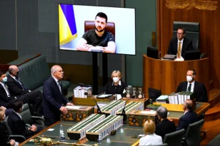 Ουκρανία: Νέες κυρώσεις κατά της Μόσχας ζητά ο Ζελένσκι από την Αυστραλία