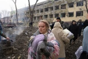 Πόλεμος στην Ουκρανία: «Θηριωδία» καταγγέλλει ο Ζελένσκι στη Μαριούπολη -Ζητά παρέμβαση Σολτς για συνάντηση με Πούτιν ΒΙΝΤΕΟ