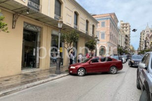 Πάτρα: Ενα ταξί «έφραξε» τη Μαιζώνος - Περίεργο περιστατικό που προκάλεσε αναστάτωση ΦΩΤΟ