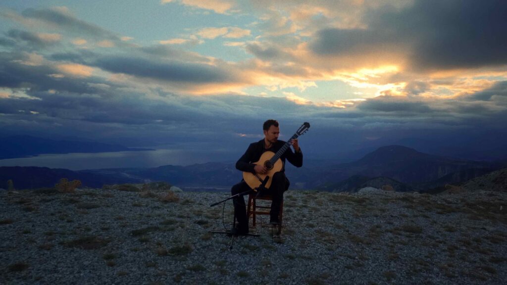 Στο Παναχαϊκό Όρος γυρίστηκε το νέο βίντεο κλιπ του Πατρινού κλασικού κιθαρίστα Χρήστου Τσαρούχη