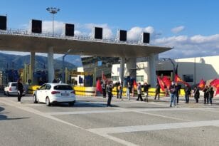 Κινητοποίηση ΚΚΕ Αχαΐας και Αιτωλοακαρνανίας: Συμβολικό «άνοιγμα» των διοδίων στη Γέφυρα ΦΩΤΟ