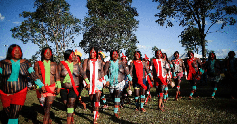 Βραζιλία: Διαμαρτυρία από χιλιάδες αυτόχθονες που κατασκηνώνουν στη Μπραζίλια
