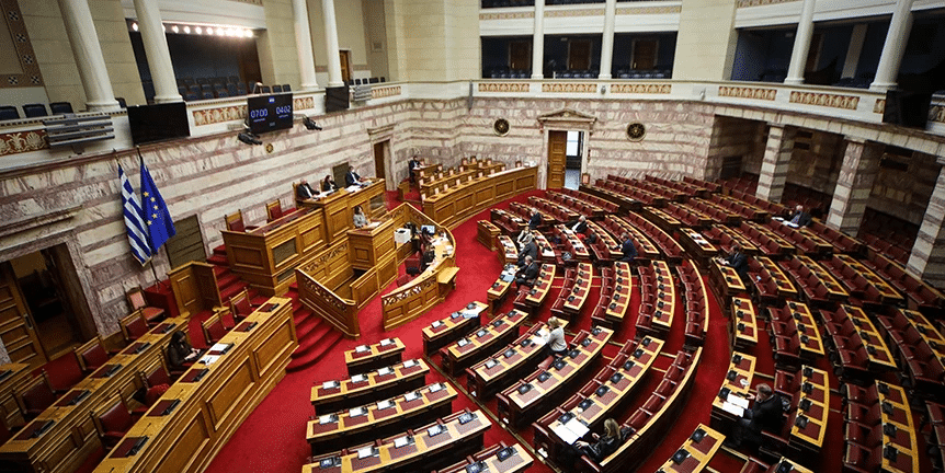 Βουλή: Ξεκίνησε η επεξεργασία του νομοσχεδίου με παρατάσεις μέτρων για τον κορονοϊό