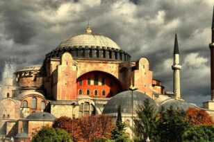 Τουρκία: Διέψευσε τις φήμες περί πώλησης της Αγίας Σοφίας στο Βατικανό