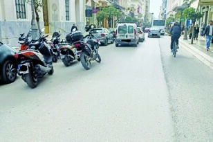 Δυτική Ελλάδα: Παρκάρουμε παντού - Δεν σεβόμαστε ούτε τις διαβάσεις πεζών