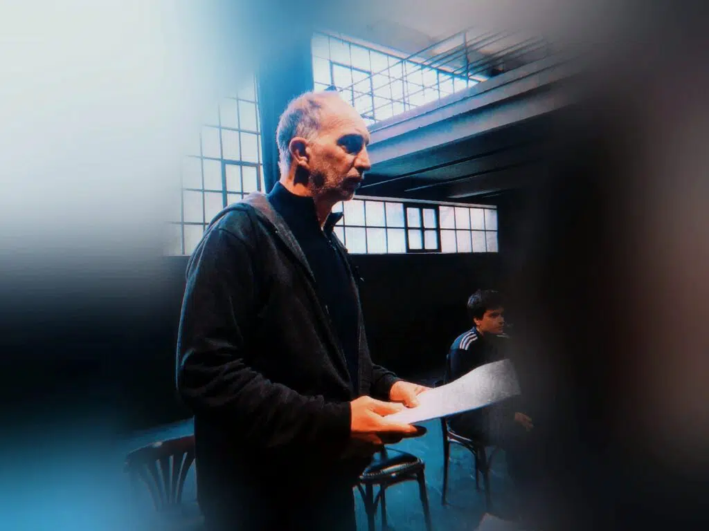 «Γιορτινές μέρες κι εμείς κάνουμε εθνικές επαιτίους»: Ο Φάνης Δίπλας για την «Παρέλαση», τον φόβο απ’ έξω και την «ασφάλεια» «Γιορτινές μέρες κι εμείς κάνουμε εθνικές επαιτίους»: Ο Φάνης Δίπλας για την «Παρέλαση», τον φόβο απ’ έξω και την «ασφάλεια»