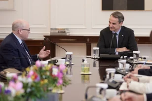 Μητσοτάκης: Συνάντηση με τον πρόεδρο της Γερουσίας του Καναδά - Τι συζήτησαν