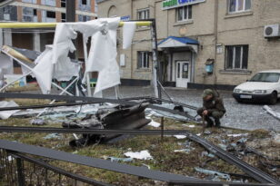 Ουκρανία: Δραματική έκκληση του ΟΗΕ για εκεχειρία ώστε να φύγουν 100.000 άμαχοι από τη Μαριούπολη