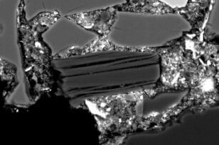 Ελληνας έκανε μοναδική ανακάλυψη ένυδρων ορυκτών σε ιστορικό μετεωρίτη -Νέα πηγή προέλευσης του νερού στη Γη