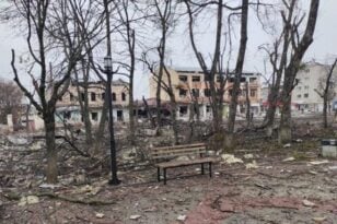 Πόλεμος στην Ουκρανία: Διασώστες ανασύρουν νεκρούς μετά τις επιθέσεις