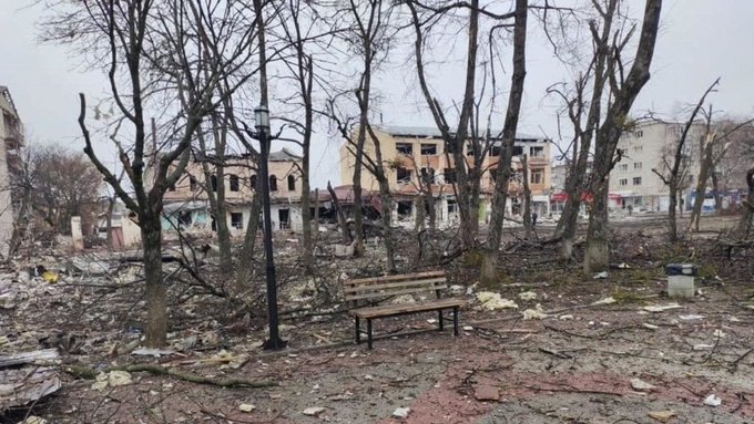 Πόλεμος στην Ουκρανία: Διασώστες ανασύρουν νεκρούς μετά τις επιθέσεις