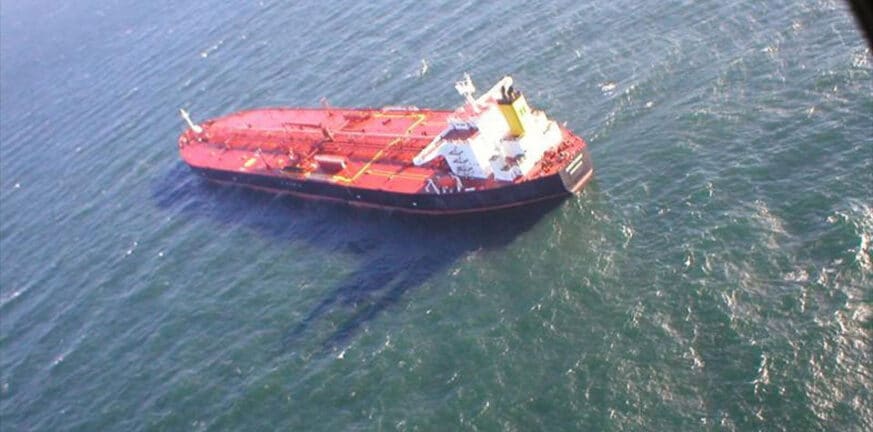 Αποδεσμεύεται το ρωσικό δεξαμενόπλοιο που κρατούνταν στην Κάρυστο