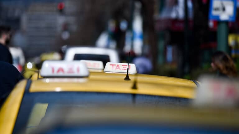 Επιδότηση 200 ευρώ για τα ταξί: Λήγει σήμερα η προθεσμία των δηλώσεων