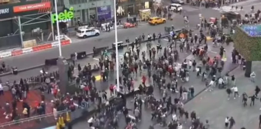 Νέα Υόρκη: Έκρηξη στην Times Square - Τουρίστες έτρεχαν πανικόβλητοι - ΒΙΝΤΕΟ