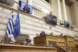 Πηγές προέδρου της Βουλής: Δέκα λεπτά πριν την ομιλία Ζελένσκι μάθαμε ότι θα περιλάβει τους 2 μαχητές