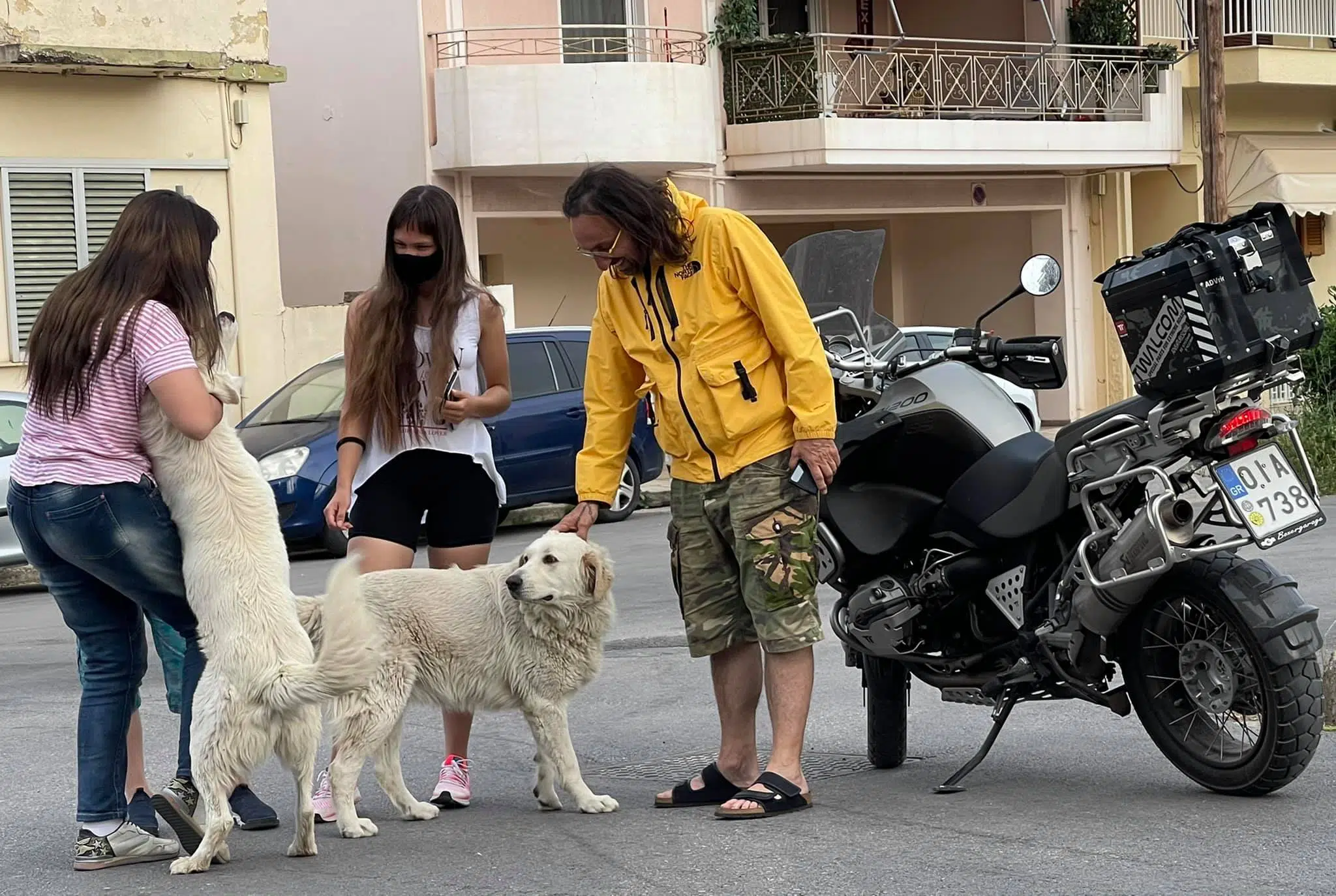 Το ΥΠΕΣ βραβεύει τον Γ. Φραγκονικολόπουλο για την προσφορά του στα αδέσποτα Το ΥΠΕΣ βραβεύει τον Γ. Φραγκονικολόπουλο για την προσφορά του στα αδέσποτα