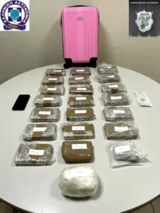 Θεσσαλονίκη: «Δεν πήγε μακριά η βαλίτσα» για 26χρονη που μετέφερε πάνω από 10 κιλά ηρωίνης και κοκαΐνης