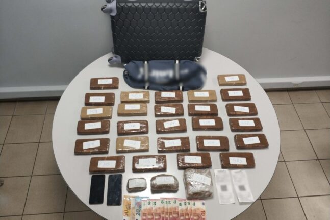 Θεσσαλονίκη: «Δεν πήγε μακριά η βαλίτσα» για 26χρονη που μετέφερε πάνω από 10 κιλά ηρωίνης και κοκαΐνης