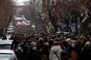 Θεσσαλονίκη: Πορεία φοιτητών μετά τα επεισόδια στο ΑΠΘ - Πανό και συνθήματα κατά της παρουσίας της αστυνομίας