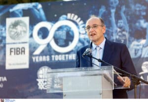 Ο Βαγγέλης Λιόλιος έβαλε τρίποντα, έστειλε μήνυμα για τα 90 χρόνια της FIBA - Φωτογραφίες