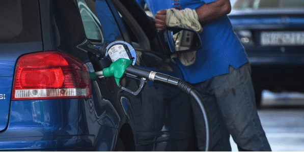 Καύσιμα: Χωρίς τέλος οι αυξήσεις – Τι να προσέξει ο καταναλωτής πριν βάλει βενζίνη