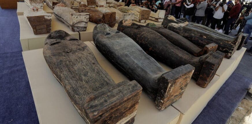 Μεγάλη αρχαιολογική ανακάλυψη στην Αίγυπτο: Στο φως εκατοντάδες σαρκοφάγοι και αγάλματα