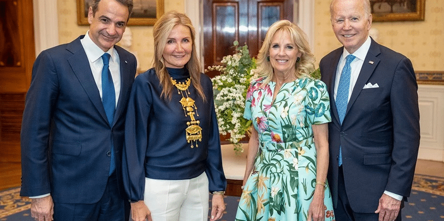 Η ανάρτηση του Τζο Μπάιντεν για τον Μητσοτάκη στον Λευκό Οίκο και η ελληνική γραβάτα