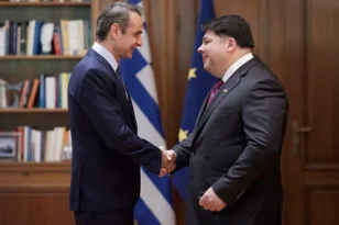 Συνάντηση Μητσοτάκη - Τσούνη: Η αναφορά στις ελληνικές ρίζες του νέου πρέσβη των ΗΠΑ και η παρότρυνση του πατέρα του