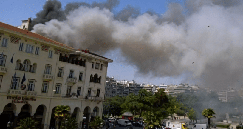 Φωτιά στη Θεσσαλονίκη: 4χρονος ανάμεσα στους τραυματίες – Δύο διασωληνωμένοι 20 και 35 ετών