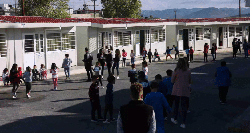 Θεσσαλονίκη: Πατέρας καταγγέλλει μαχαίρωμα του παιδιού του μετά από άγριο bullying στο σχολείο