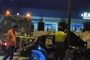 Τρομακτικό τροχαίο στη Λάρισα: Πολυτελές αυτοκίνητο «καρφώθηκε» σε κολώνα ΦΩΤΟ