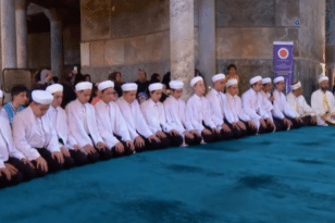Τουρκία: Δεκάδες μαθητές απήγγειλαν το Κοράνι μέσα στην Αγία Σοφία ΒΙΝΤΕΟ