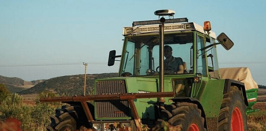 Λάρισα: «Ζεσταίνουν» τα τρακτέρ και οι αγρότες που μέχρι στιγμής δεν είχαν κινητοποιηθεί