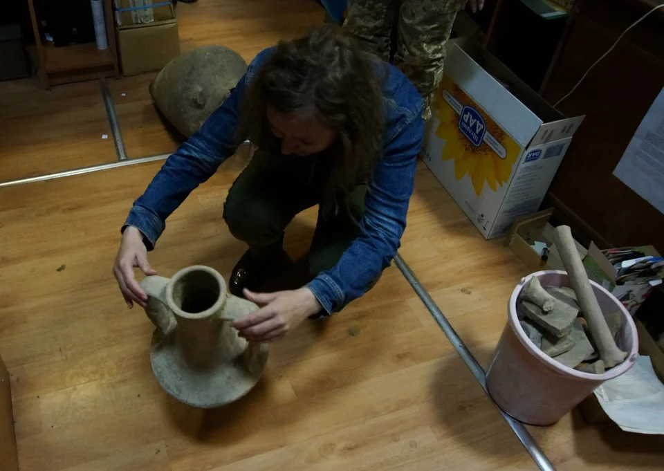 Ουκρανοί στρατιώτες ανακάλυψαν αρχαίους ελληνικούς αμφορείς στην Οδησσό - ΦΩΤΟ