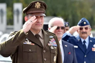 ΗΠΑ - Άντριου Πόππας: O ομογενής στρατηγός με καταγωγή από την Πάτρα, επικεφαλής του μεγαλύτερου Σώματος του στρατού