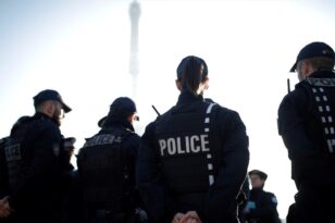 Γαλλία: Περισσότεροι από 90.000 αστυνομικοί και στρατιώτες βγαίνουν στους δρόμους της Γαλλίας την παραμονή της Πρωτοχρονιάς