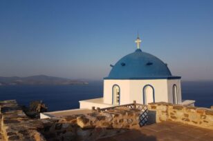 Ποιο είναι το ελληνικό νησί με τις περισσότερες εκκλησίες;