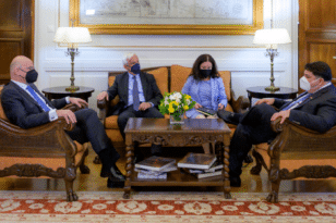 Συνάντηση Δένδια με τον νέο πρέσβη των ΗΠΑ στην Ελλάδα Τζορτζ Τσούνη