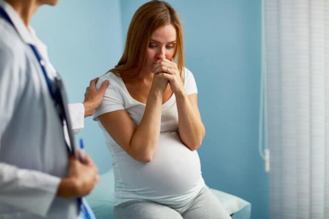 Covid-19: Μία στις δέκα έγκυες που νόσησαν μπορεί να αναπτύξει μακρά Covid