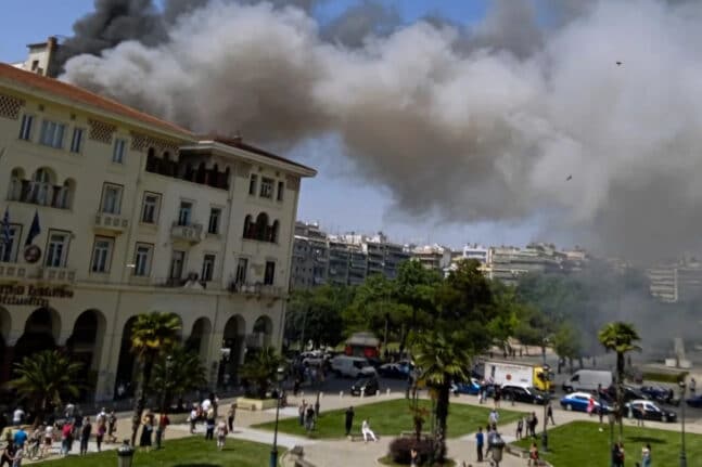 Θεσσαλονίκη: Φωτιά στο Βιοτεχνικό Επιμελητήριο: Η αγωνία την ώρα του απεγκλωβισμού – Δυο διασωληνωμένοι ΦΩΤΟ ΒΙΝΤΕΟ