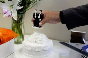 «Πράσινο φως» για γάμους ομόφυλων ζευγαριών – Στην τελική ευθεία το σχέδιο του υπουργείου Δικαιοσύνης
