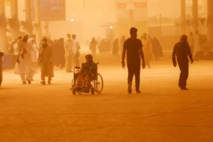  Έκλεισαν αεροδρόμια και δημόσιες υπηρεσίες σε Ιράκ, Κουβέιτ και Σαουδική Αραβία λόγω ισχυρής αμμοθύελλας